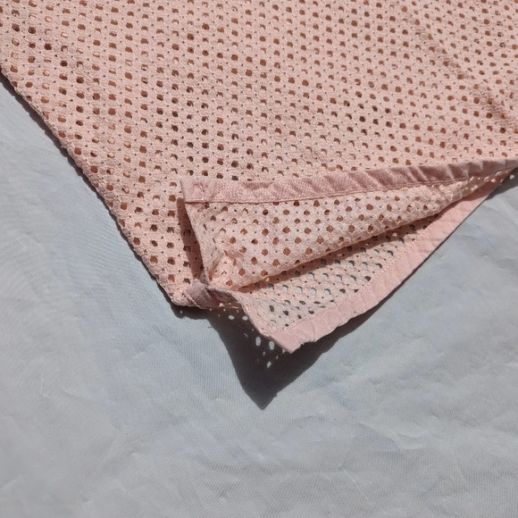 Banana  Republic Embroidered Eyelet Pink Top T Shirt Woman's Small Barbie - Picture 4 of 9